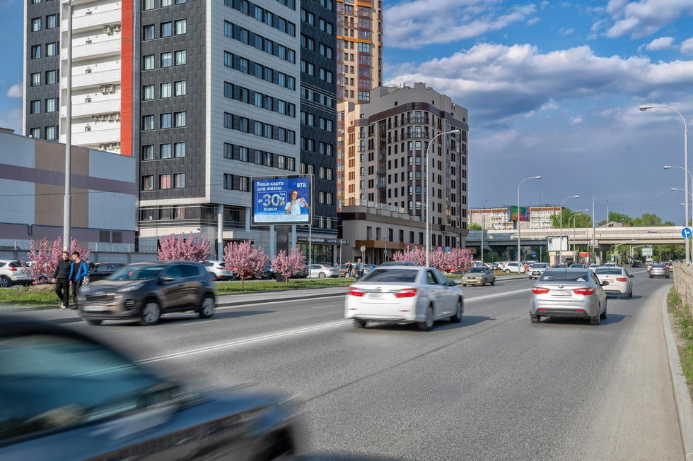 Фотография рекламного носителя, тип: Ситиборд 2.7x3.7, адрес: Фурманова ул., д.126 X Московская ул., Екатеринбург, Свердловская область, Россия. Сторона Б №651434