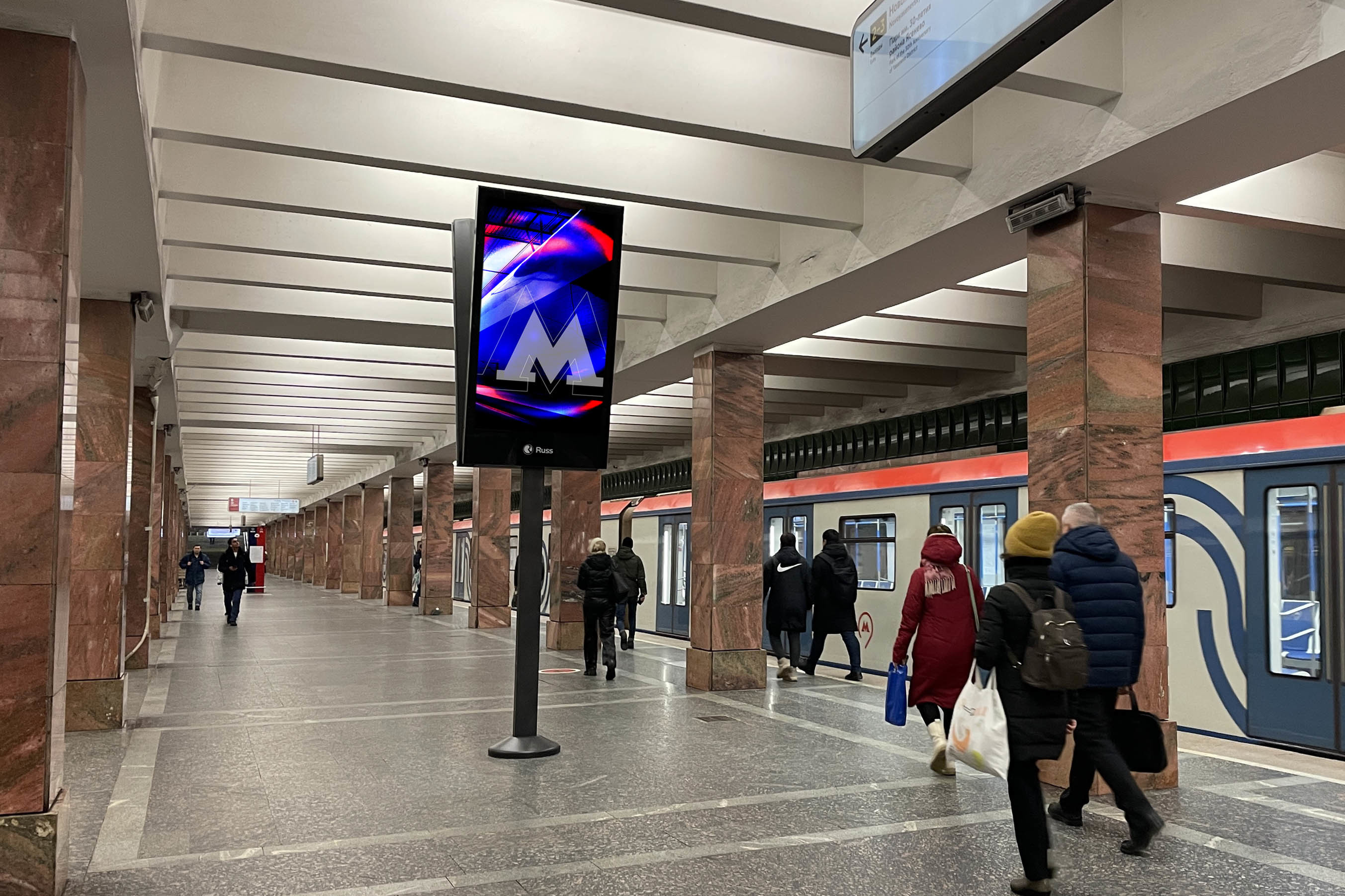 Фотография рекламного носителя, тип: Видеоэкран, адрес: Станция метро «Новоясеневская», линия Калужско-Рижская, Москва, Россия. Сторона/вариант А1-А10 №1075442