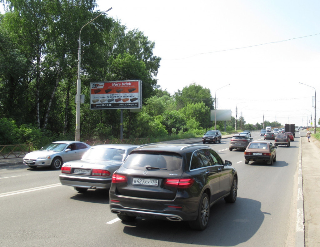 Фотография рекламного носителя, тип: Билборд 3x6, адрес: Урочская ул., съезд с Октябрьского моста, Ярославль, Ярославская область, Россия. Сторона Б1-Б3 №794128