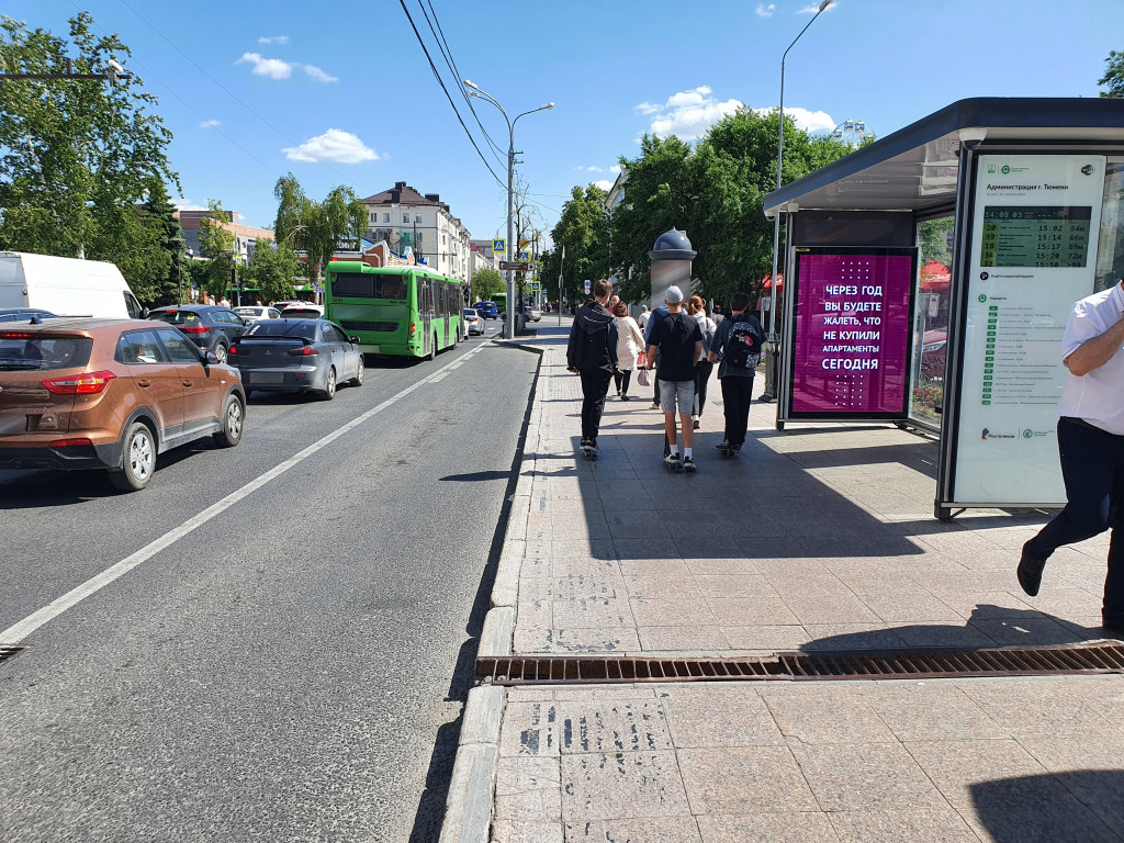 Фотография рекламного носителя, тип: Остановка 1.8x1.2, адрес: Ленина ул., ост."Администрация г.Тюмени", Тюмень, Тюменская область, Россия. Сторона А30 №857963