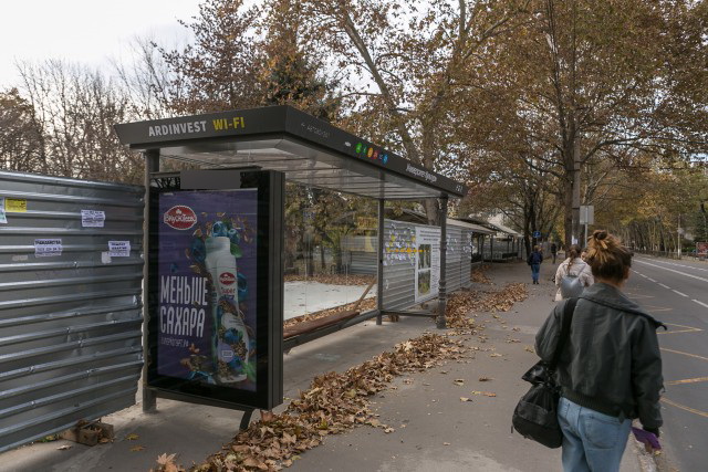 Фотография рекламного носителя, тип: Остановка 1.8x1.2, адрес: Киевская ул., ост. "Университет Культуры", Симферополь, Республика Крым, Россия. Сторона Б1 №796527