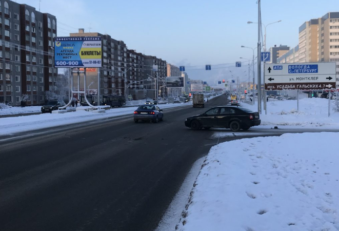 Фотография рекламного носителя, тип: Билборд 3x6, адрес: Октябрьский пр-т., разделительная полоса напротив д.73, Череповец, Вологодская область, Россия. Сторона А2 №855452