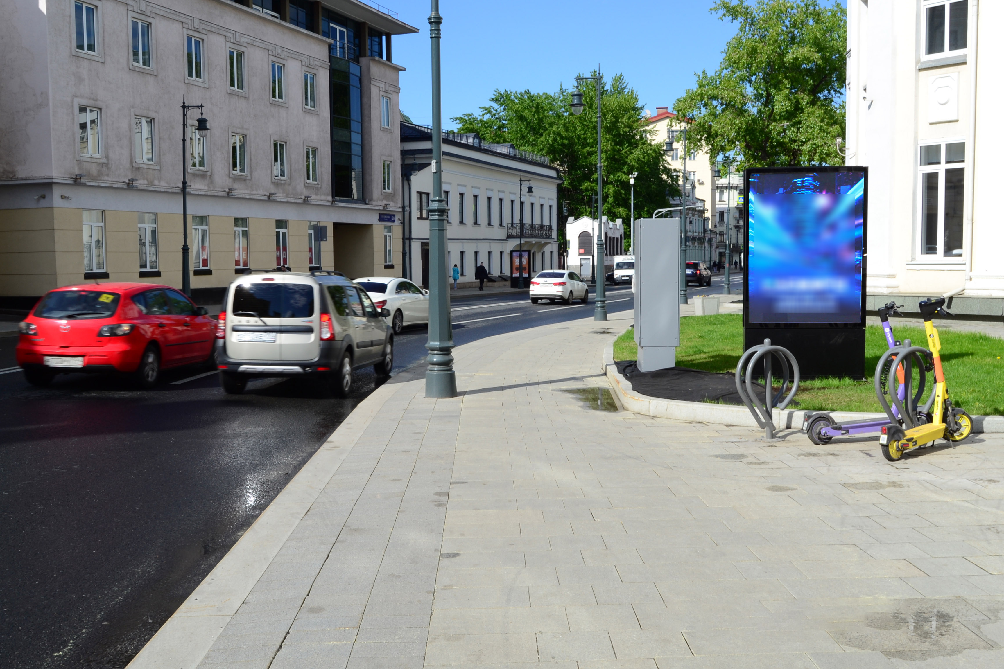 Фотография рекламного носителя, тип: Ситиформат 1.8x1.2, адрес: Остоженка ул., д.25, Москва, Россия. Сторона A1-А10 №503211