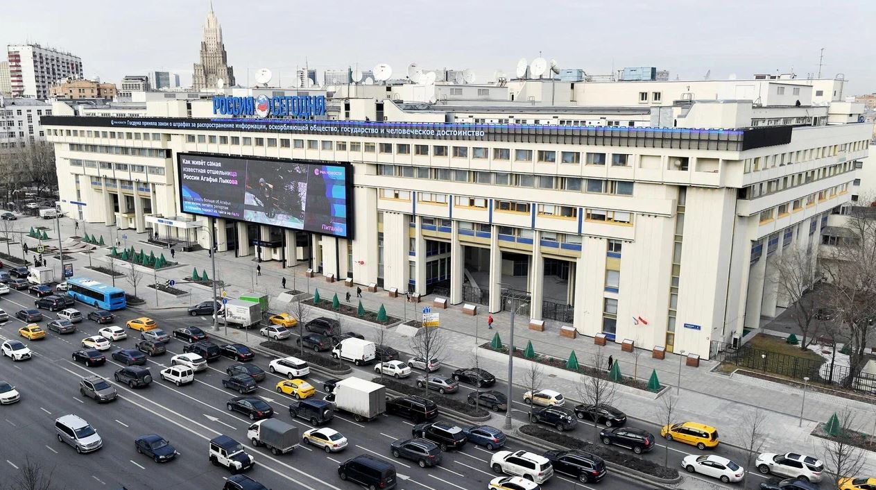 Фотография рекламного носителя, тип: Медиафасад, адрес: Зубовский б-р., д.4, Москва, Россия. Сторона A90 №975230