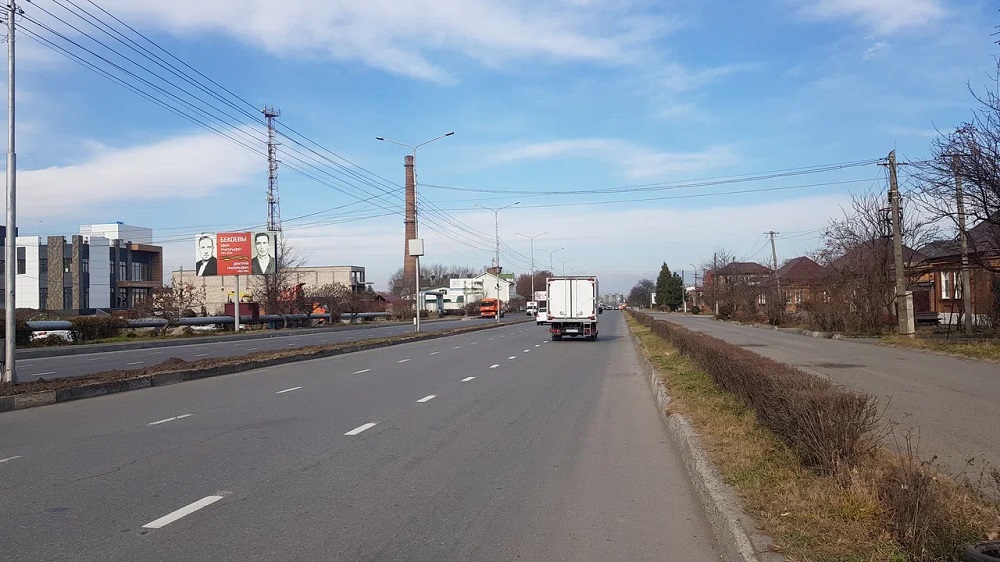 Фотография рекламного носителя, тип: Билборд 3x6, адрес: Доватора пр-т. Х Ю.Кучиева ул., Владикавказ, Республика Северная Осетия – Алания, Россия. Сторона Б №1058215