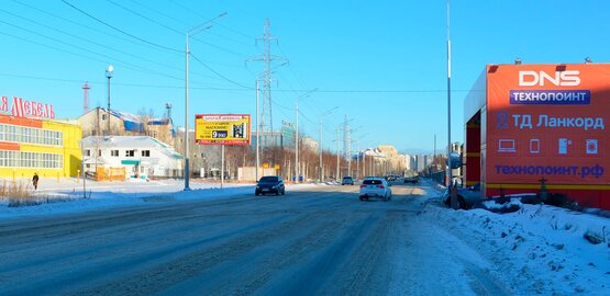 Фотография рекламного носителя, тип: Билборд 3x6, адрес: Мира ул., д.5п, Нижневартовск, Ханты-Мансийский автономный округ – Югра, Россия. Сторона Б1-Б3 №853742
