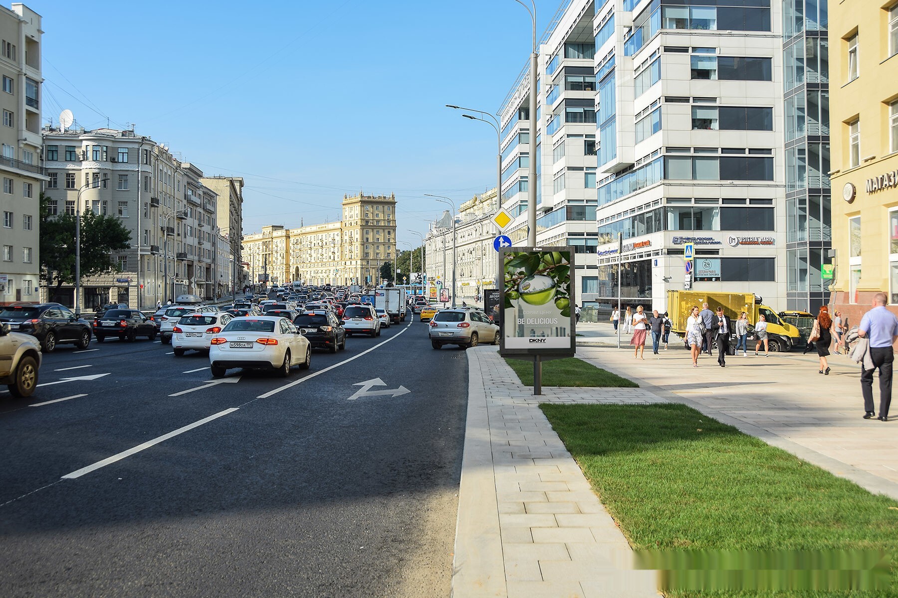 Фотография рекламного носителя, тип: Ситиформат 1.8x1.2, адрес: Земляной Вал ул., д.21/2, стр.2, Москва, Россия. Сторона А1-А4 №557250