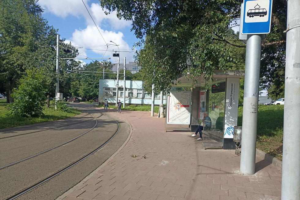 Фотография рекламного носителя, тип: Остановка 1.8x1.2, адрес: Угрешская ул., д.29, Москва, Россия. Сторона А №935747