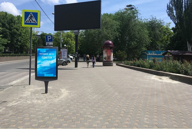 Фотография рекламного носителя, тип: Ситиформат 1.8x1.2, адрес: Пушкинская ул., д.52 Х Соборный пер., Ростов-на-Дону, Ростовская область, Россия. Сторона А1 №782075