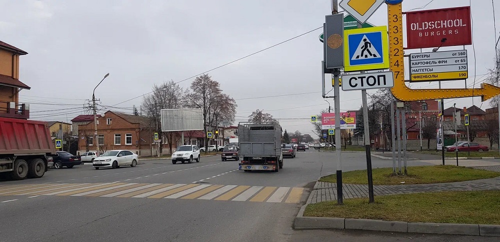 Фотография рекламного носителя, тип: Билборд 3x6, адрес: Мамсурова ул. Х Леваневского ул., Владикавказ, Республика Северная Осетия – Алания, Россия. Сторона А1-А3 №1058212