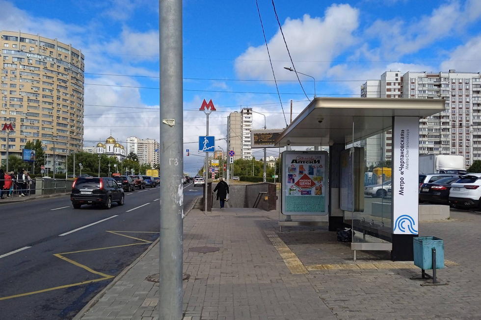 Фотография рекламного носителя, тип: Остановка 1.8x1.2, адрес: Чертановская ул., д.1, поз.2, Москва, Россия. Сторона А №936208