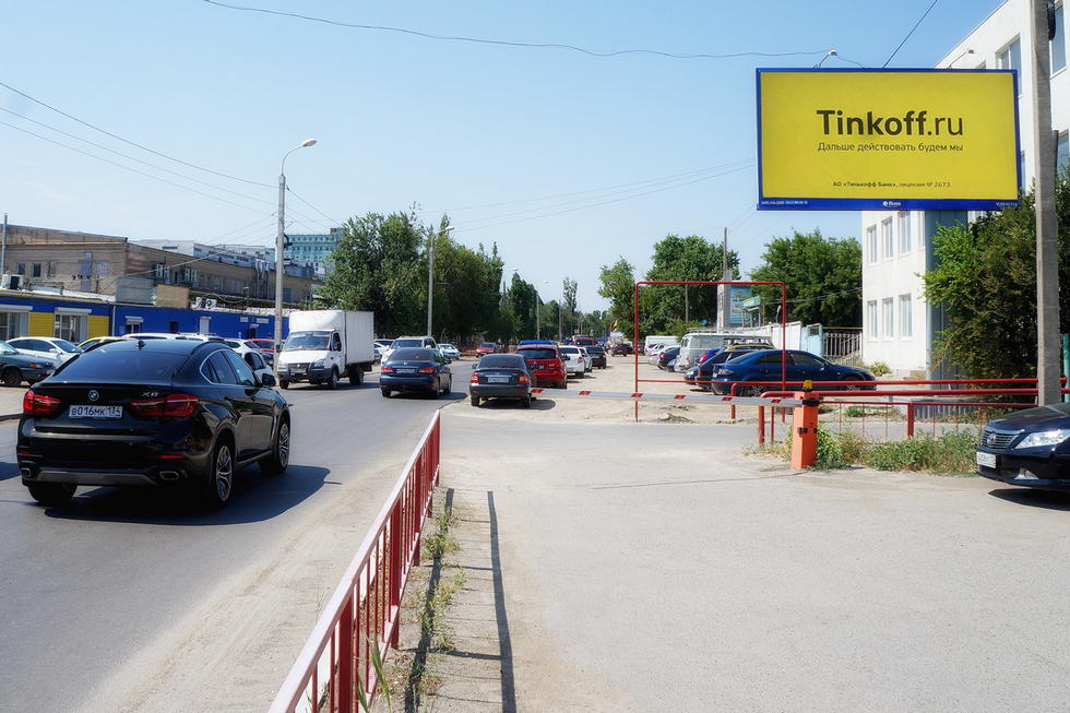 Фотография рекламного носителя, тип: Билборд 3x6, адрес: Козловская ул. Х Иркутская ул., д.2, Волгоград, Волгоградская область, Россия. Сторона А №337478