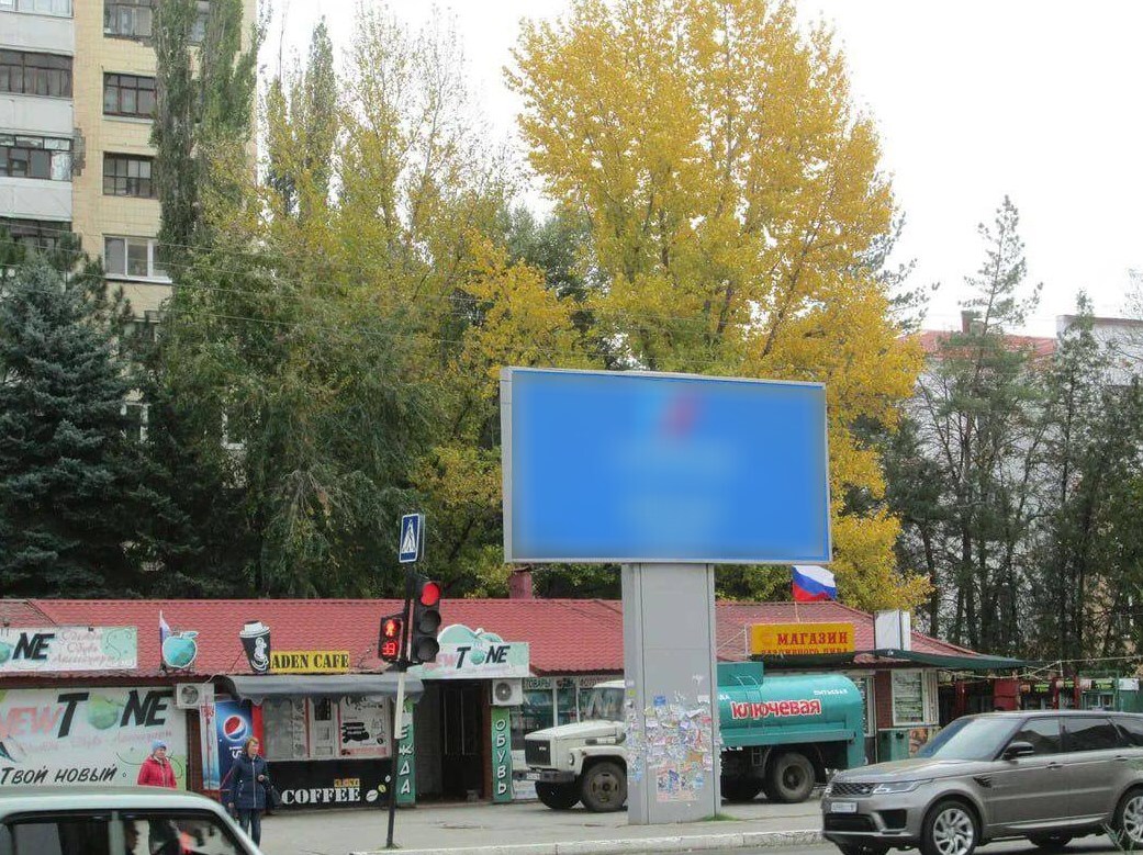 Фотография рекламного носителя, тип: Нестандартный билборд, адрес: Оборонная ул. X Шелкового ул., д.1а, Луганск, Луганская область, Россия. Сторона A1-A10 №1096984