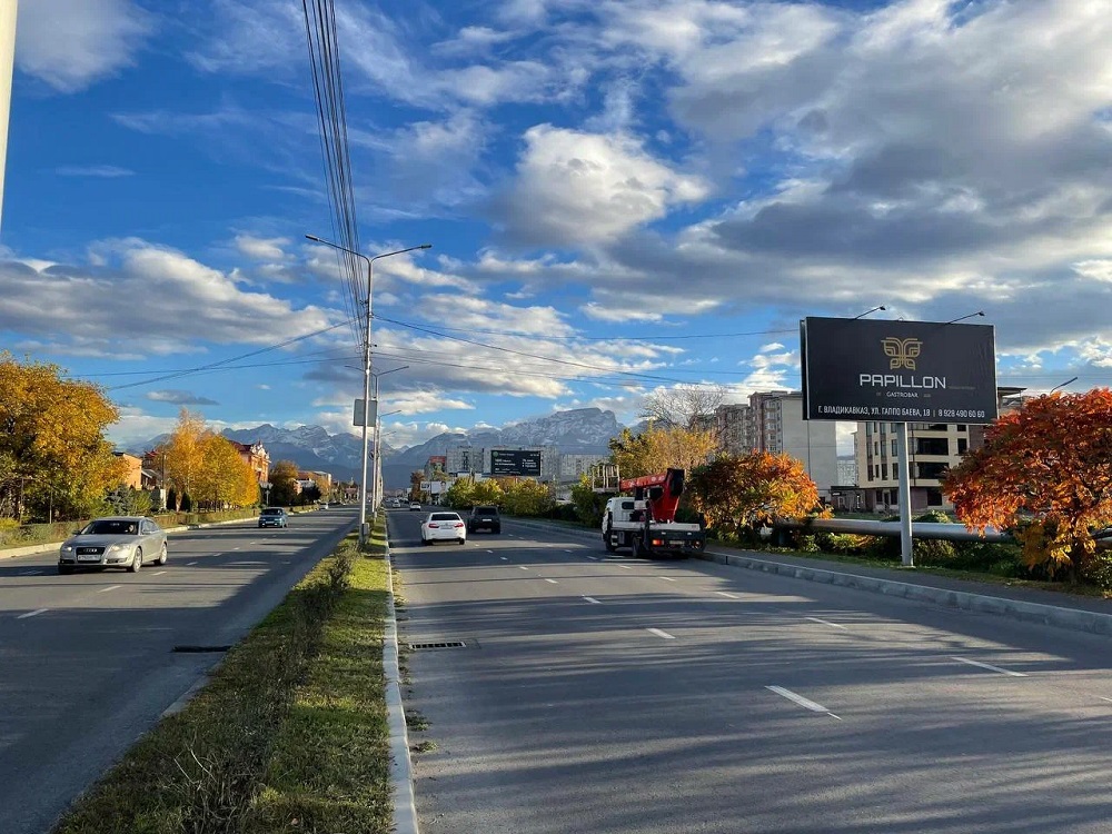 Фотография рекламного носителя, тип: Билборд 3x6, адрес: Доватора пр-т. Х Ю.Кучиева ул., Владикавказ, Республика Северная Осетия – Алания, Россия. Сторона А №1058214
