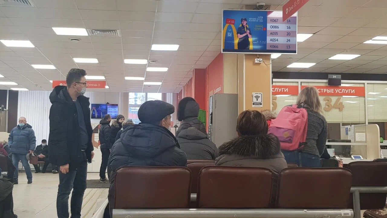 Фотография рекламного носителя, тип: Видеоэкран, адрес: МФЦ «», Вокзальная ул., д.17а, Мурино, Ленинградская область, Россия. Сторона/вариант №946276