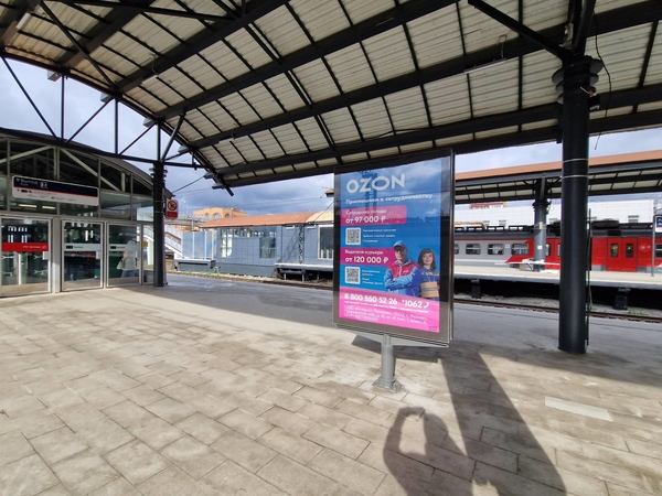 Фотография рекламного носителя, тип: Ситиформат 1.8x1.2, адрес: Раменское ст., на платформе №2, перед турникетной зоной, левая часть платформы, Московская область, Россия. Сторона A1 №993130