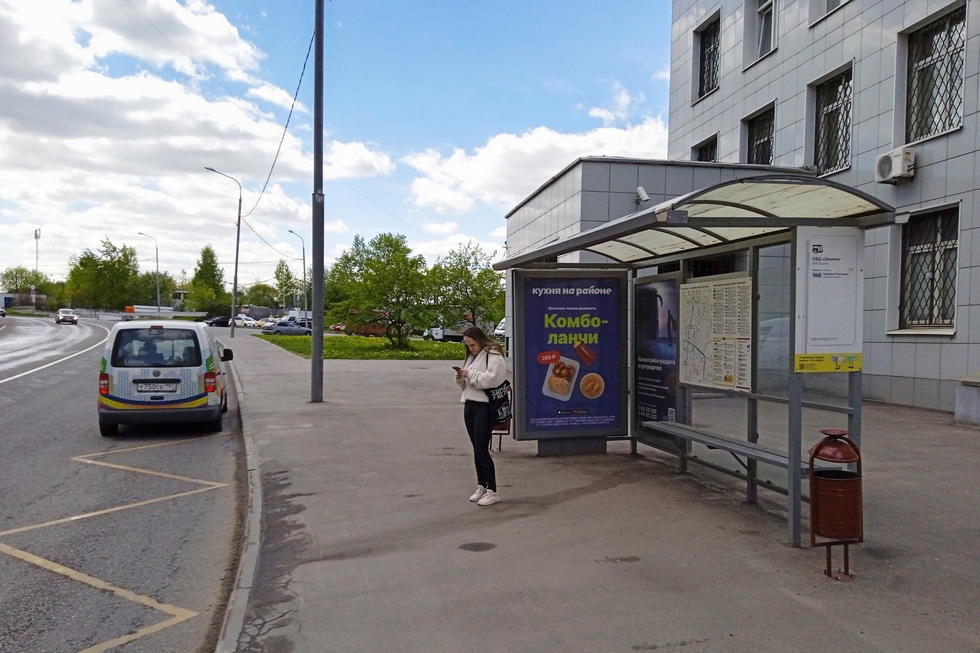 Фотография рекламного носителя, тип: Остановка 1.8x1.2, адрес: Чертаново-Северное микрорайон, корп.409, стр.1, Москва, Россия. Сторона А №936190