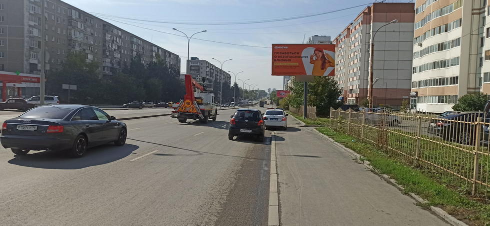 Фотография рекламного носителя, тип: Билборд 3x6, адрес: Бакинских Комиссаров ул. Х Восстания ул., Екатеринбург, Свердловская область, Россия. Сторона А №943544