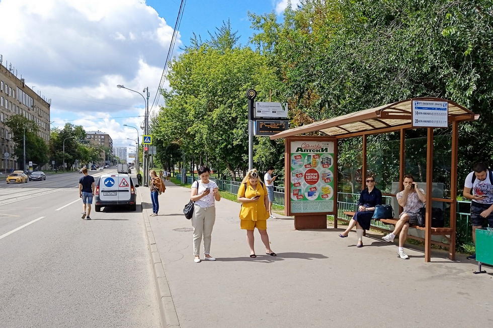 Фотография рекламного носителя, тип: Остановка 1.8x1.2, адрес: Вавилова ул., д.8, Москва, Россия. Сторона А №923835