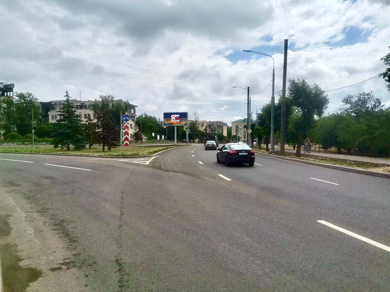 Фотография рекламного носителя, тип: Билборд 3x6, адрес: Машиностроителей пл., поз.2, Мариуполь, Донецкая область, Россия. Сторона A1-А10 №1097587