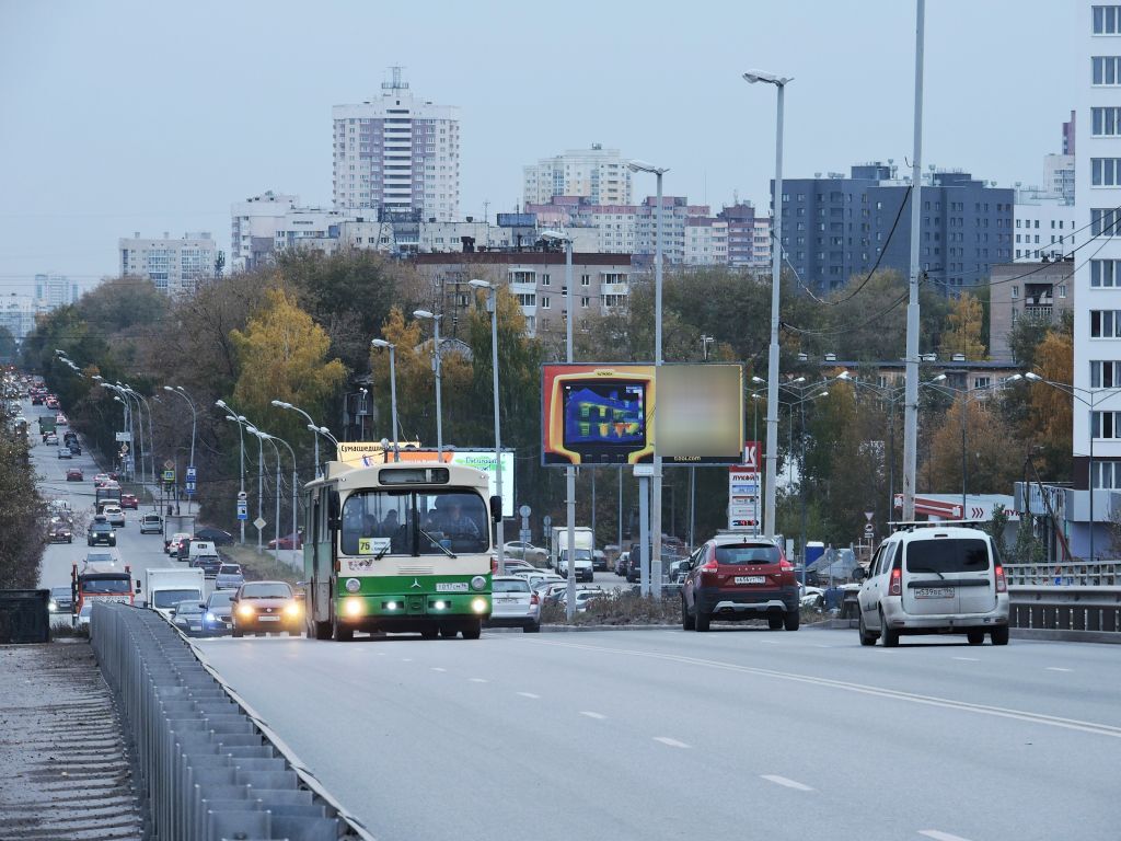 Фотография рекламного носителя, тип: Билборд 3x6, адрес: Блюхера ул., д.58, Екатеринбург, Свердловская область, Россия. Сторона A №953388