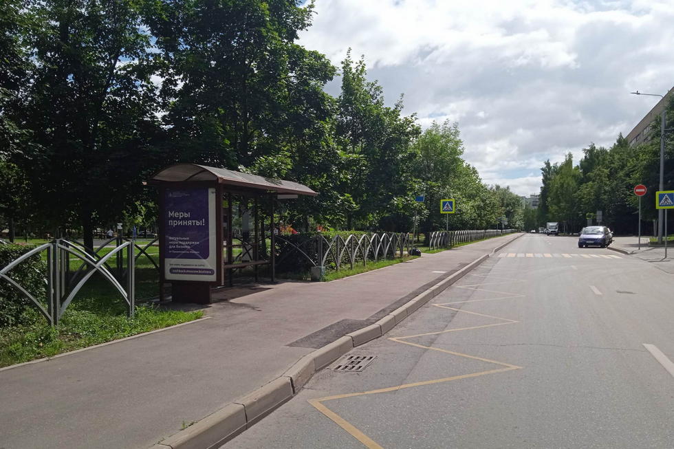 Фотография рекламного носителя, тип: Остановка 1.8x1.2, адрес: Карельский б-р, д.25/9, Москва, Россия. Сторона B №445340