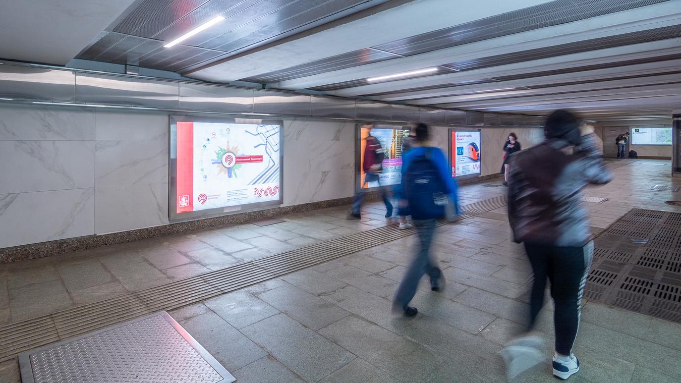 Фотография рекламного носителя, тип: Лайтбокс, адрес: Станция метро «Крылатское», линия Арбатско-Покровская, Москва, Россия. Сторона/вариант 6 №822171