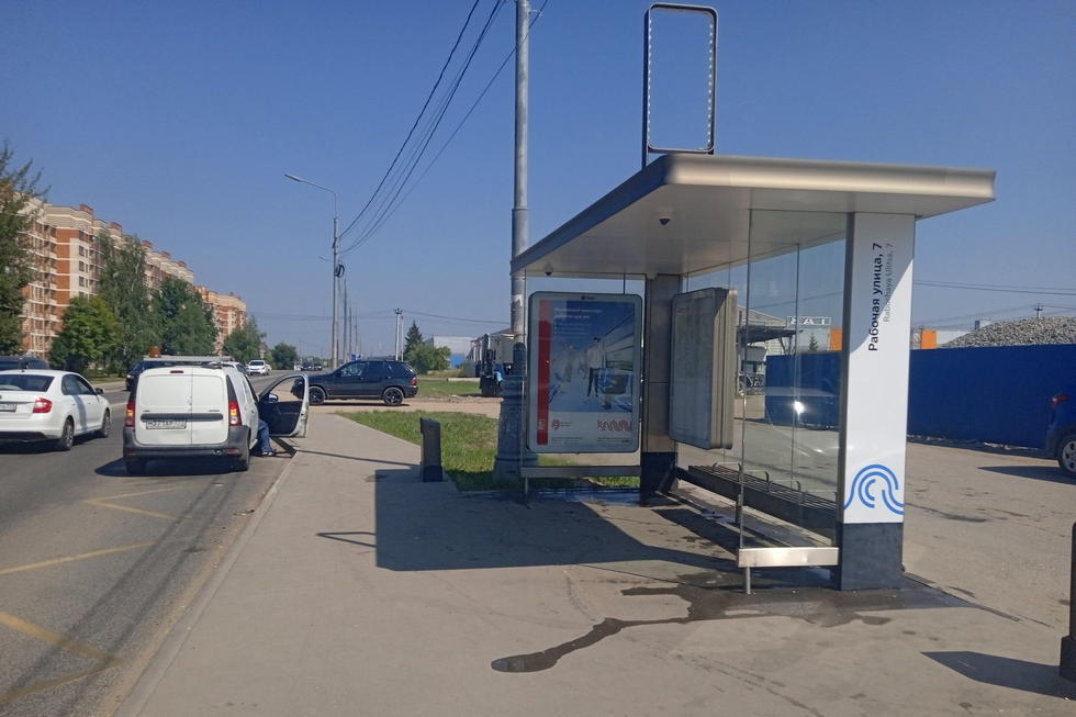 Фотография рекламного носителя, тип: Остановка 1.8x1.2, адрес: Рабочая ул., д.7, ост. Рабочая ул., Москва, Россия. Сторона А №983810