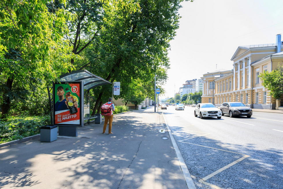 Фотография рекламного носителя, тип: Остановка 1.8x1.2, адрес: Большая Пироговскаяул., д.35, Москва, Россия. Сторона Б №580224