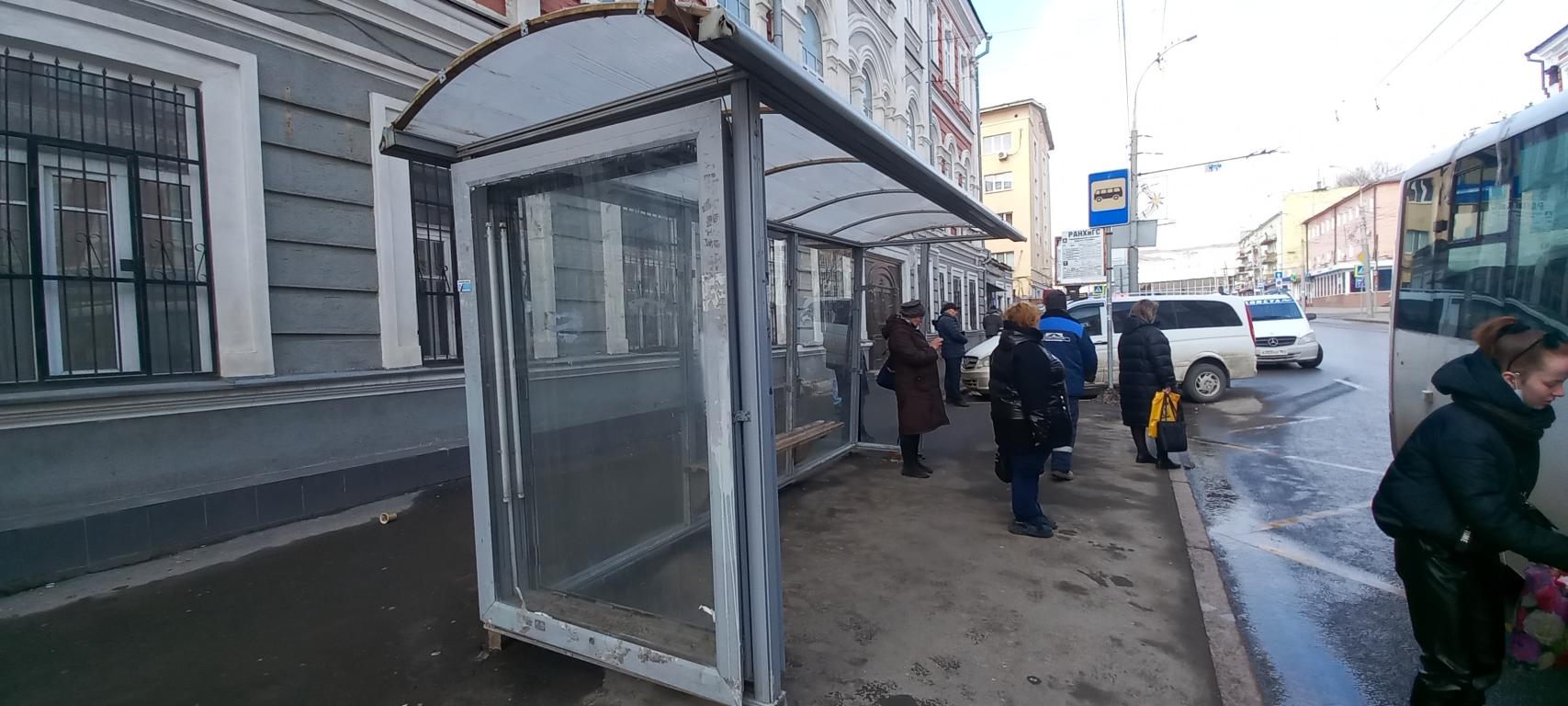 Фотография рекламного носителя, тип: Остановка 1.8x1.2, адрес: Московская ул. Х Аткарская ул., к Волге, Саратов, Саратовская область, Россия. Сторона Б №585742