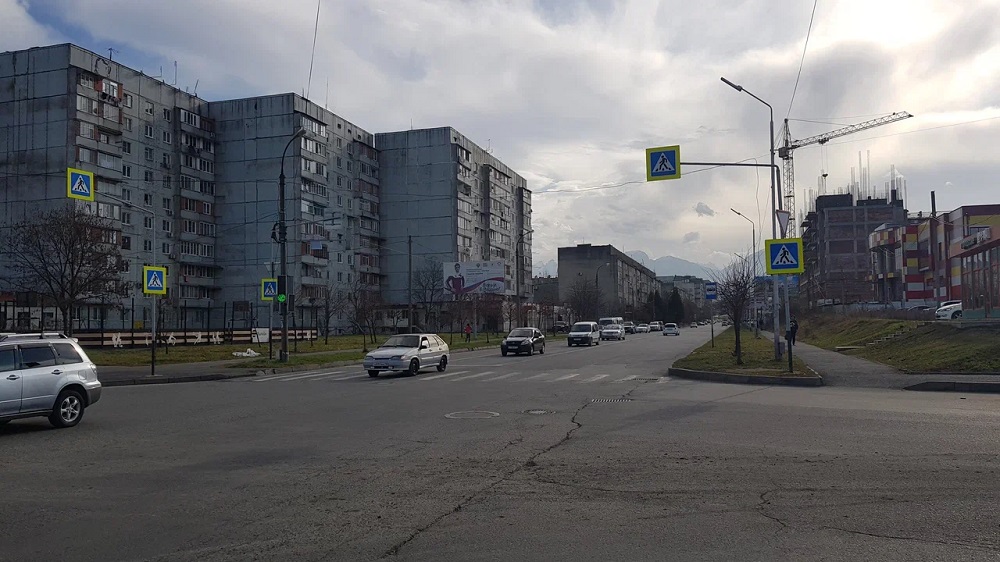 Фотография рекламного носителя, тип: Билборд 3x6, адрес: Кырджалийская ул., д.1, Владикавказ, Республика Северная Осетия – Алания, Россия. Сторона Б №1058213