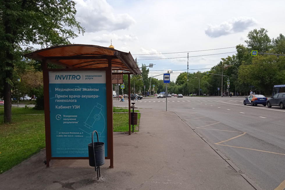 Фотография рекламного носителя, тип: Остановка 1.8x1.2, адрес: Новозаводская ул., д.8, Москва, Россия. Сторона Б №931319