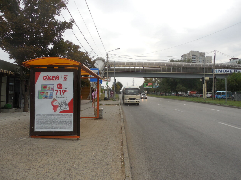 Фотография рекламного носителя, тип: Остановка 1.8x1.2, адрес: Малиновского ул., ост. СовР "ТЦ Золотой Вавилон", поз.1, Ростов-на-Дону, Ростовская область, Россия. Сторона Б №622182