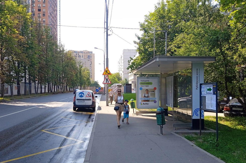 Фотография рекламного носителя, тип: Остановка 1.8x1.2, адрес: Академика Павлова ул., ост. Рублевское ш., Москва, Россия. Сторона А №1011349