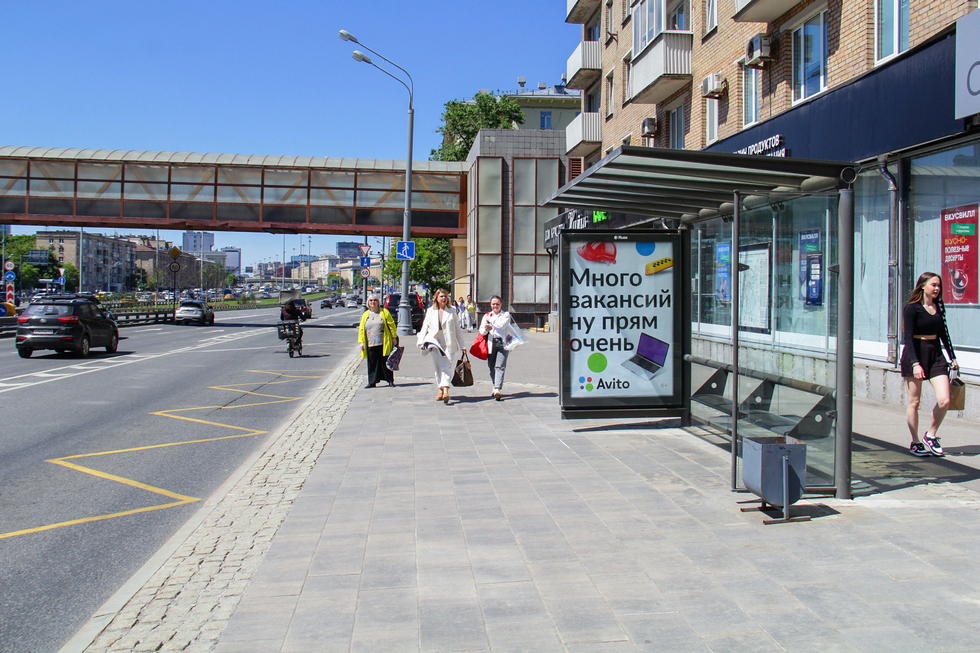 Фотография рекламного носителя, тип: Остановка 1.8x1.2, адрес: Ленинградский пр-т., д.54, ост. Константина Симонова ул., Москва, Россия. Сторона А №499403