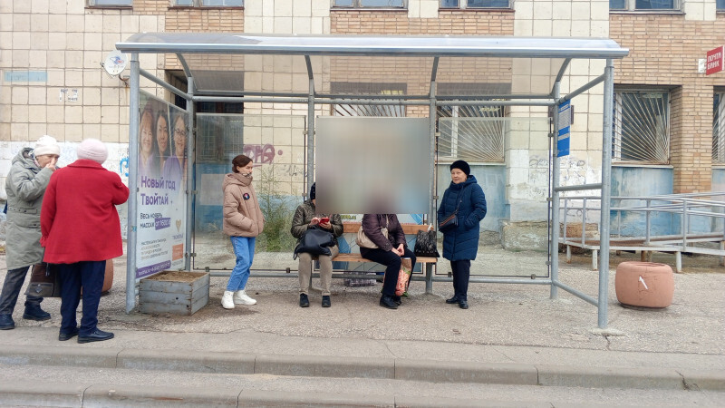 Фотография рекламного носителя, тип: Остановка 1.8x1.2, адрес: Егорова ул. - ул. Суворова, Новокуйбышевск, Самарская область, Россия. Сторона A2 №1077599