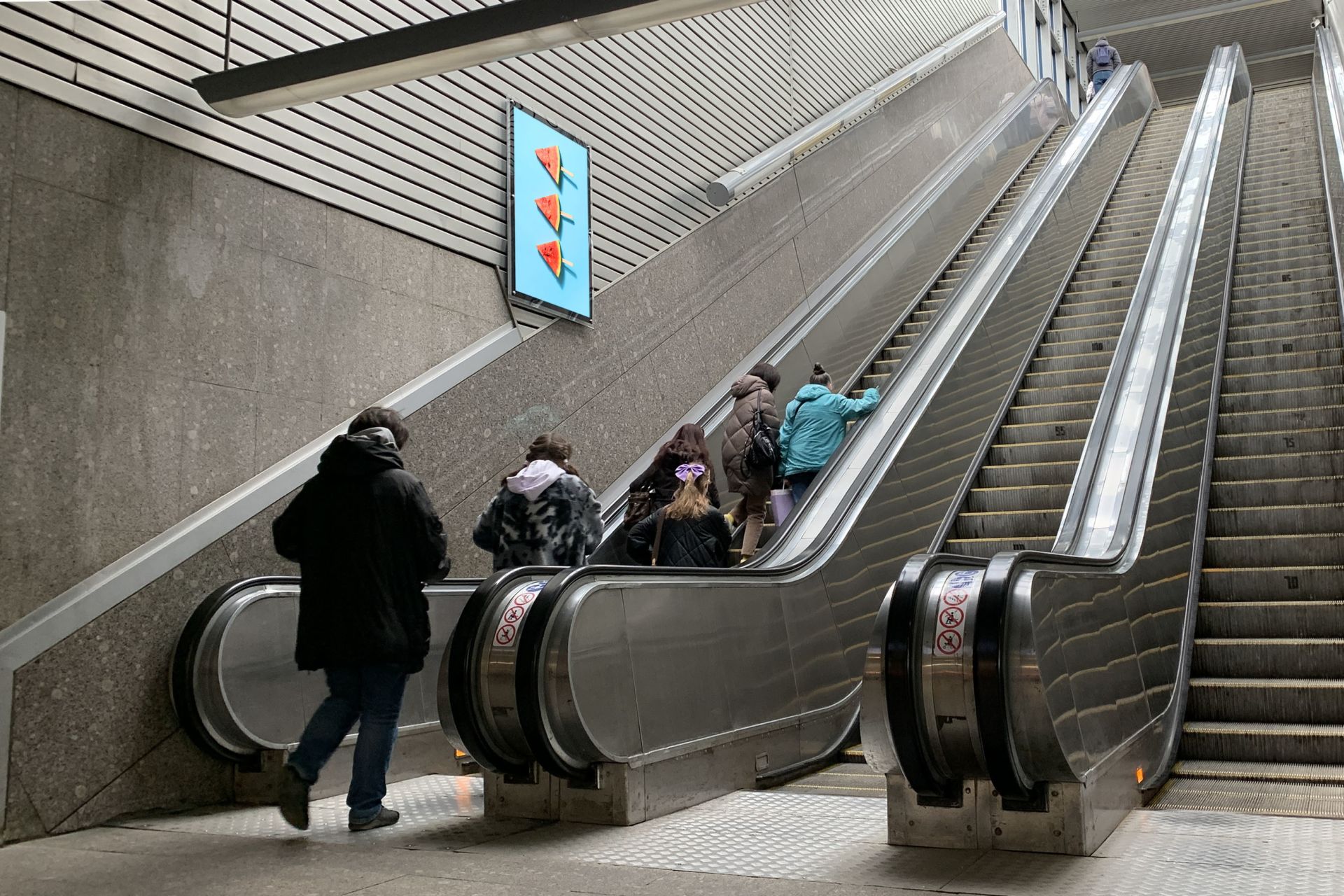 Фотография рекламного носителя, тип: Кристалайт, адрес: Станция метро «Улица Горчакова», линия Бутовская, Москва, Россия. Сторона/вариант A №1055339