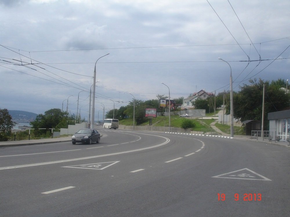 Фотография рекламного носителя, тип: Ситиборд 2.7x3.7, адрес: Сухумское ш. Х Пенайский пер., Новороссийск, Краснодарский край, Россия. Сторона А1-А5 №713811