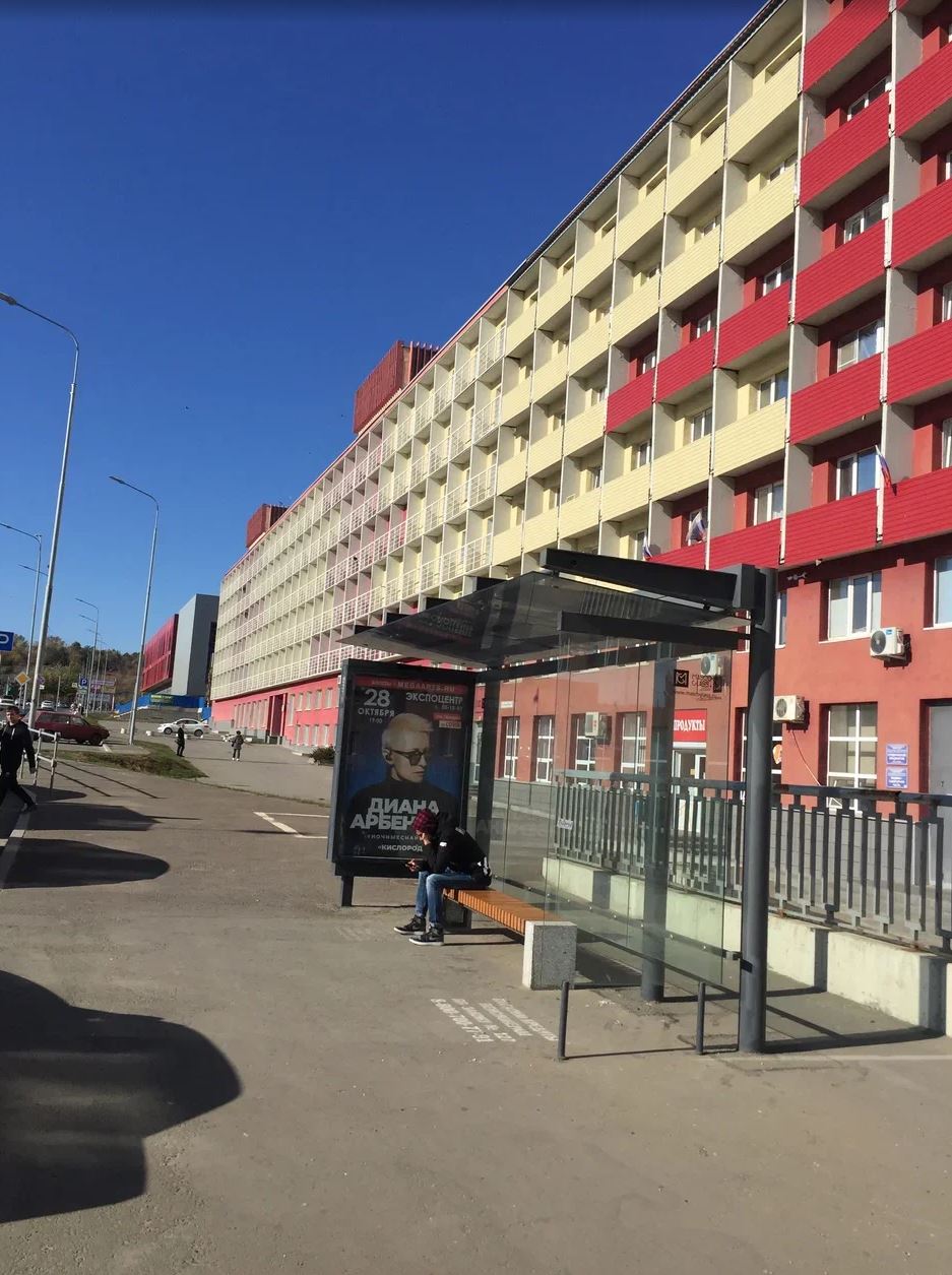 Фотография рекламного носителя, тип: Остановка 1.8x1.2, адрес: им. Крылова ул., ост. «ВГАФК», поз.1, Волгоград, Волгоградская область, Россия. Сторона A №972387