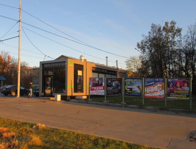 Фотография рекламного носителя, тип: Уличный информационный стенд, адрес: Мира ул., д.28, Екатеринбург, Свердловская область, Россия. Сторона А3 №1094668