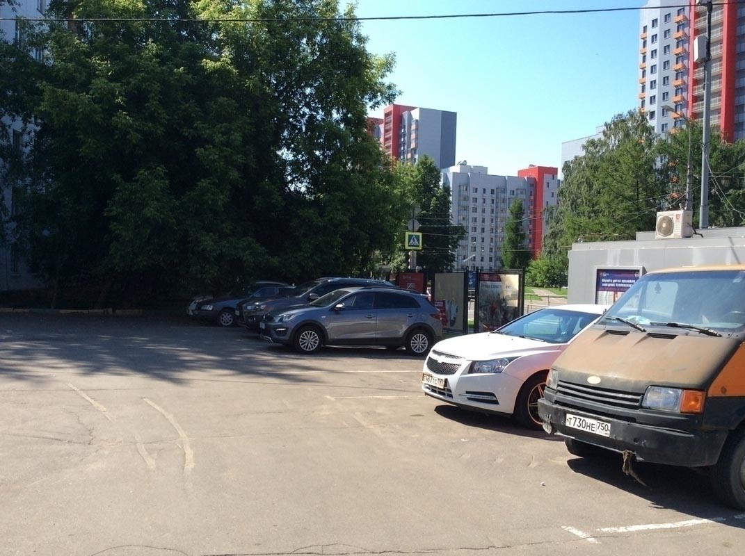 Фотография рекламного носителя, тип: Афиша 1.75x1.8, адрес: Бескудниковский б-р., д.22, стенд 3, Москва, Россия. Сторона А2 №886541