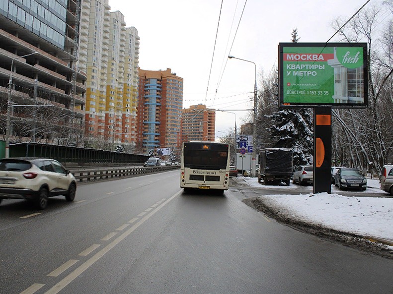 Фотография рекламного носителя, тип: Ситиборд 2.7x3.7, адрес: Юбилейный пр-т., д.4/1, Химки, Московская область, Россия. Сторона А №813264