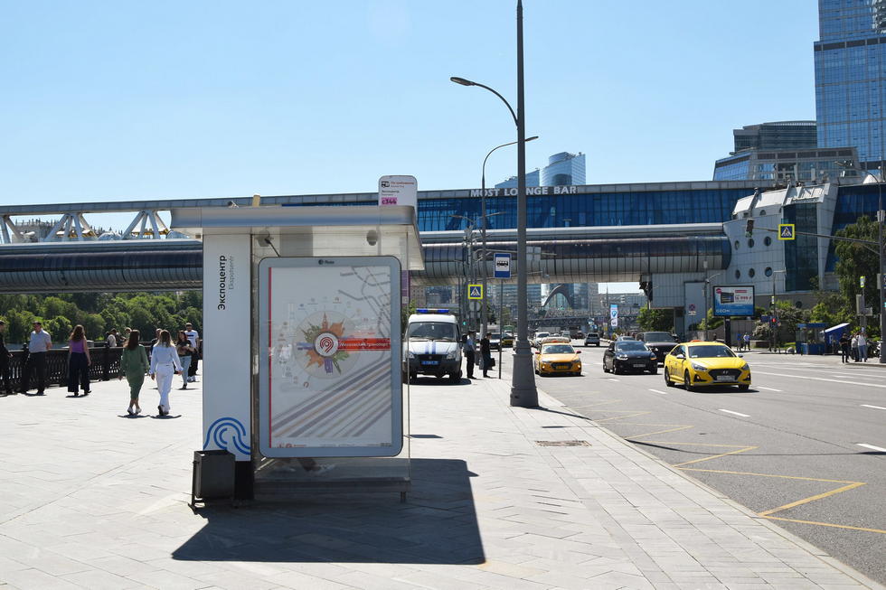 Фотография рекламного носителя, тип: Остановка 1.8x1.2, адрес: Краснопресненская наб., д.14, Москва, Россия. Сторона Б №928080