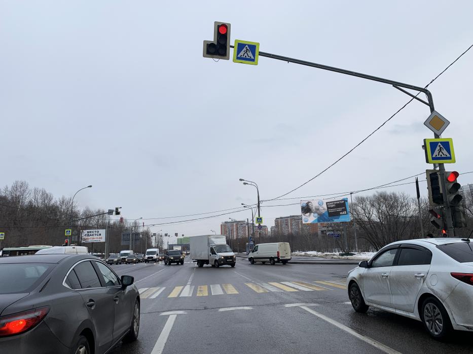 Фотография рекламного носителя, тип: Билборд 3x6, адрес: Боровское ш., после пересечения с ул. Производственная, Москва, Россия. Сторона А №850923