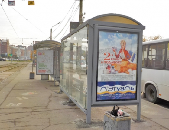 Фотография рекламного носителя, тип: Остановка 1.8x1.2, адрес: Выборгское ш., д.1, поз.4, Санкт-Петербург, Россия. Сторона В №1081446
