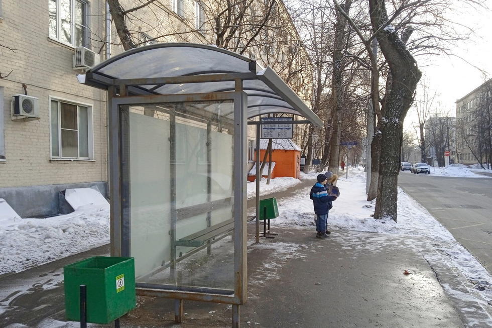 Фотография рекламного носителя, тип: Остановка 1.8x1.2, адрес: 2-й Кабельный пр-зд. Х Энтузиастов ш., д.18, Москва, Россия. Сторона Б №925319