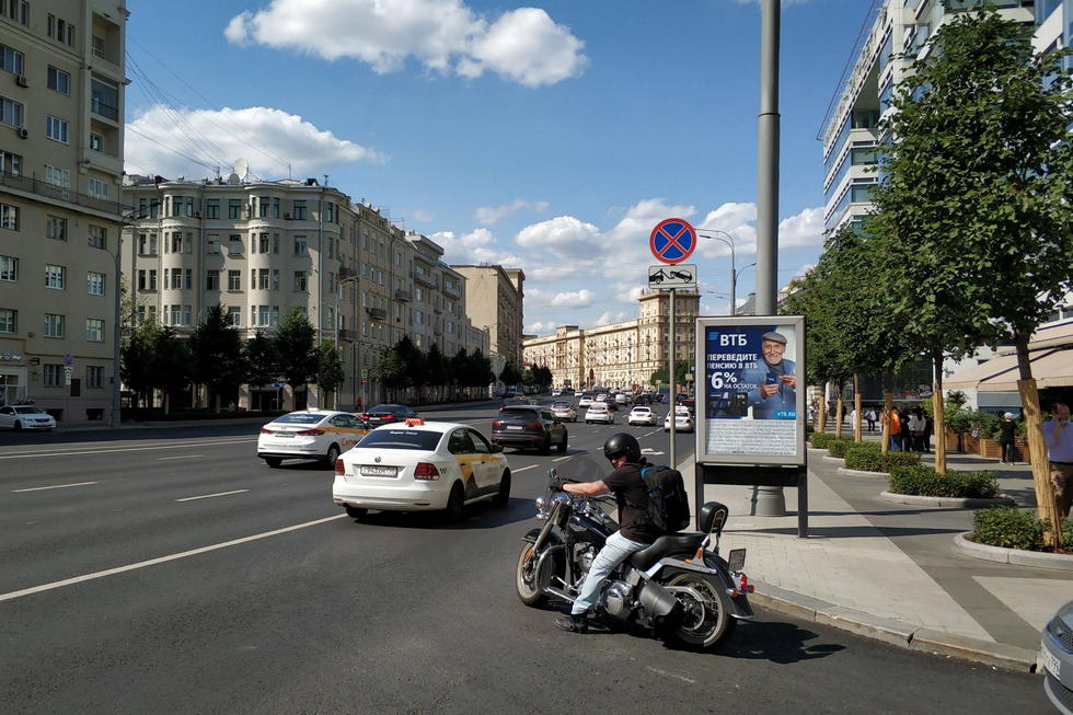 Фотография рекламного носителя, тип: Ситиформат 1.8x1.2, адрес: Земляной Вал ул., д.9, Москва, Россия. Сторона А1-A6 №502479