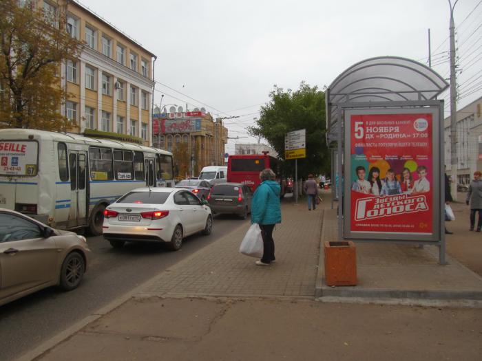 Фотография рекламного носителя, тип: Остановка 1.8x1.2, адрес: К.Маркса ул., д.112 Х Воровского ул., ост. Администрация города, поз.1, Киров, Кировская область, Россия. Сторона А №804964