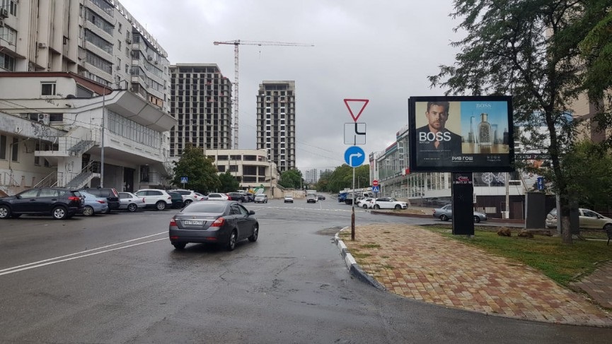 Фотография рекламного носителя, тип: Ситиборд 2.7x3.7, адрес: Энгельса ул., д.82 X Исаева ул., Новороссийск, Краснодарский край, Россия. Сторона A1-A5 №1071984