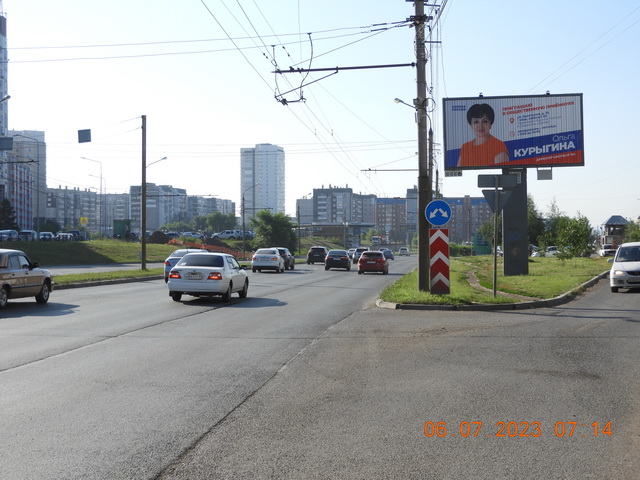 Фотография рекламного носителя, тип: Билборд 3x6, адрес: Комсомольский пр-т., д.1а, Красноярск, Красноярский край, Россия. Сторона A1-A3 №378528